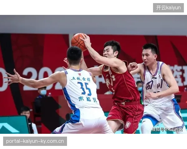 广东足球：从“五号位缺失”到“后场核心不足”——如何重构一支“缺位”但不缺梦想的球队？
